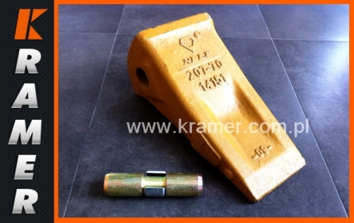Ząb Komatsu PC-300 PC360 długi; Nr.kat.- 207-70-14151/ E495/ MV2077014151; Współpracuje z adapterami- 207-939-3120/ 207-70-14142; Zabezpieczenie- 09244-02516; Tooth/ zahn/ Tip/ Diente/ ЗУБ, Зубья.