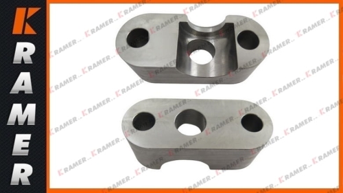 2398090 Mocowanie koła napinającego CAT D6N Block Track Idler / Крепление натяжного колеса