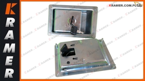 000004469 Zamek pokrywy pompy hydraulicznej HITACHI EX200; Hydraulic Pump Door lock/ Türschloss der Hydraulikpumpe/Гидравлический насос дверной замок/Blocco della porta della pompa idraulica/ Serrure de porte de pompe hydraulique.