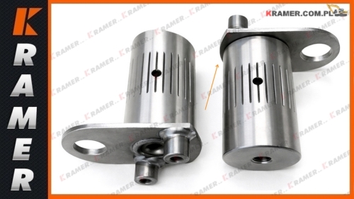 1220535 122-0535 Sworzeń CAT konika górny  428B 428C 438B 438C; fi 65mm Boom swing cylinder pin/ Ausleger-Schwenkzylinderstift/ Стержень цилиндра качания стрелы/ Perno cilindro oscillante braccio/ Axe de vérin de pivotement de flèche.